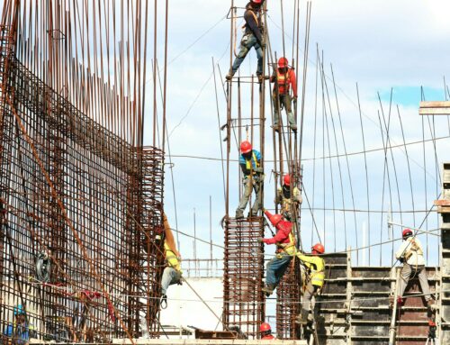 Pourquoi souscrire à un Contrat d’entretien toiture est-il essentiel pour protéger votre bâtiment ?